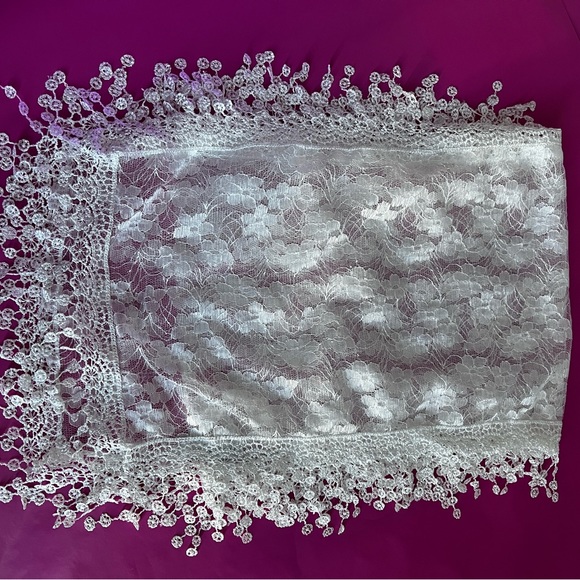 Marie Claire last scarf - Picture 2 of 4